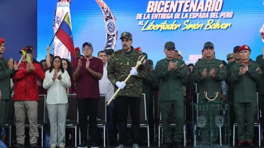 Nicolás Maduro dice que Venezuela vive una «coyuntura decisiva para su existencia» como república