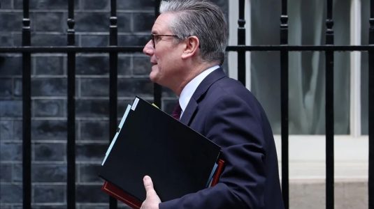 Starmer dice que Trump le expresó su desacuerdo con Reino Unido por no sumarse a los ataques