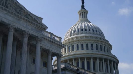 El Senado de EEUU prevé votar hoy una resolución para impedir que Trump siga con la guerra