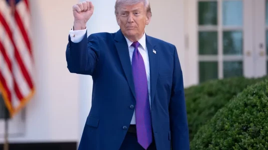 Trump afirma que Cuba «está pidiendo ayuda» y va a responder con diálogo