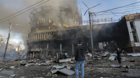 EE.UU. asegura que está dispuesto a mediar en Ucrania ante la ofensiva rusa sobre Kiev