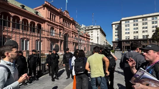 Milei intensifica los insultos a los periodistas argentinos y crece la confrontación