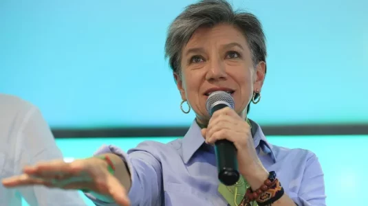 La exalcaldesa Claudia López se suma a Cepeda para la segunda vuelta presidencial en Colombia