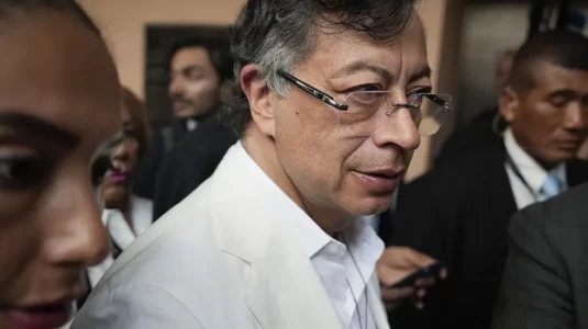 Petro acepta ser el jefe de la oposición de Colombia después de unas vacaciones