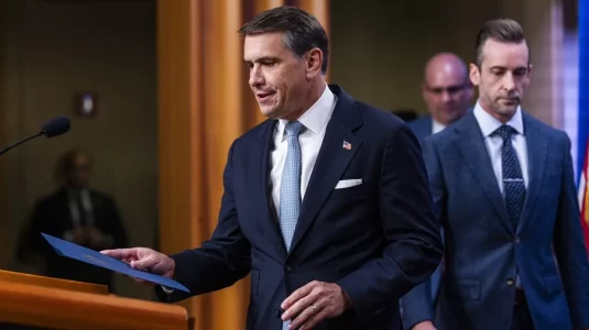 Todd Blanche jura como fiscal general de EE.UU. en una ceremonia privada en la Casa Blanca