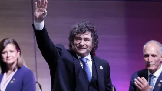 Milei da charla a adolescentes sobre el «paraíso» capitalista y el marxismo «satánico»