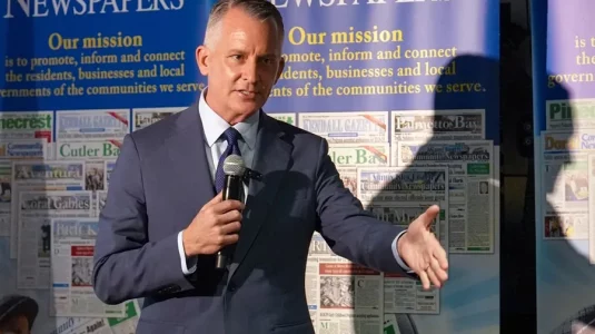 Un candidato demócrata a gobernar Florida rechaza el socialismo y espera el éxito de Rubio en Cuba