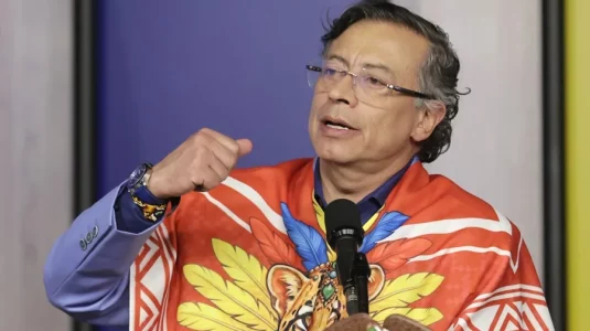 Gustavo Petro dice que su sucesor fue elegido con un sistema que no garantizó la seguridad de votos