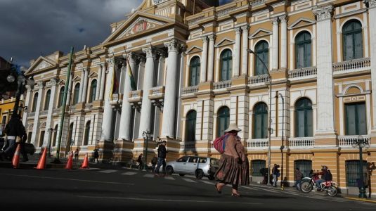 Polémica en Bolivia por un proyecto que plantea esterilizar a mujeres en situación de calle