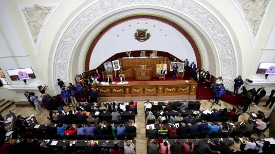 El Parlamento venezolano destituye al presidente del Grupo de Amistad con Estados Unidos