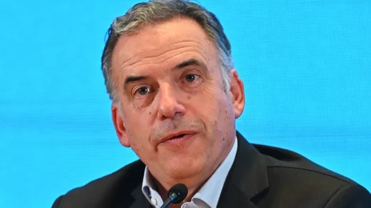 La desaprobación del Gobierno de Yamandú Orsi en Uruguay sube al 57%, según una nueva encuesta
