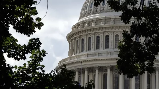 El Congreso de Estados Unidos aprueba evitar un cierre de Gobierno antes de las elecciones