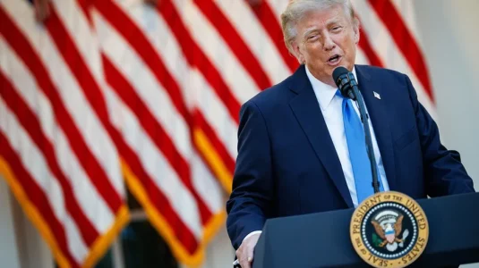 Trump dice que si él fuera la familia real británica no acogería a los duques de Sussex, Enrique y Meghan