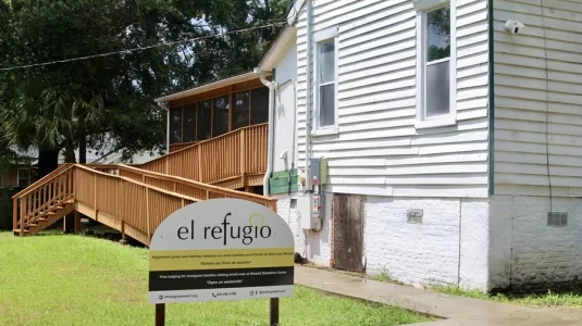 El Refugio, un oasis para los visitantes de migrantes detenidos en un remoto centro de Georgia (EE.UU.)