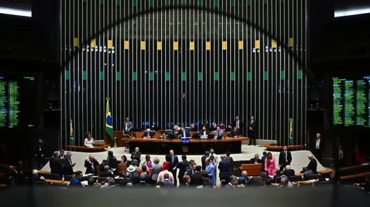 Los partidos de Lula y Bolsonaro se disputan el peso político en la nueva Cámara de Brasil