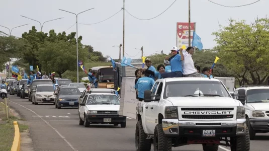 Denuncian la detención de activista del partido de Machado durante una caravana en Venezuela