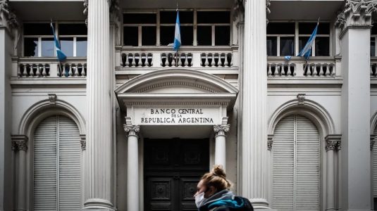Oro argentino: crece la polémica por su destino